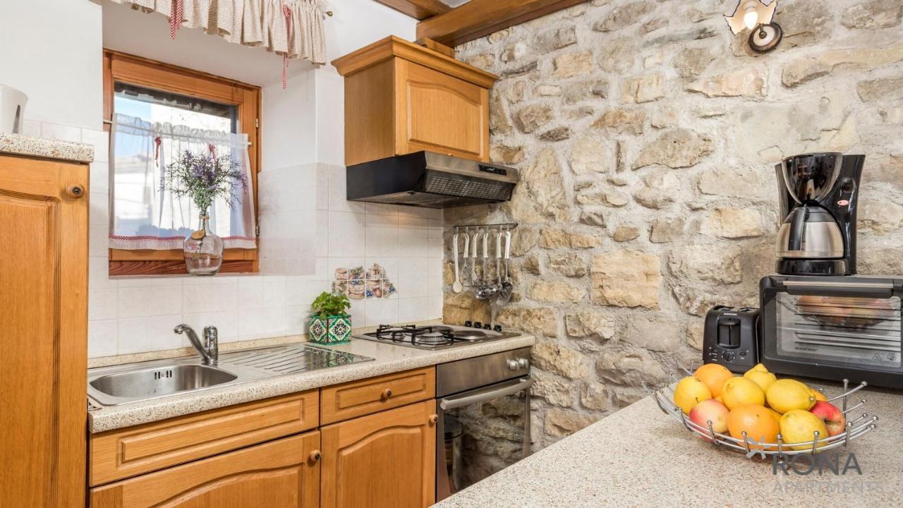 Rona Stone House Apartments Janja Boljun Bagian luar foto
