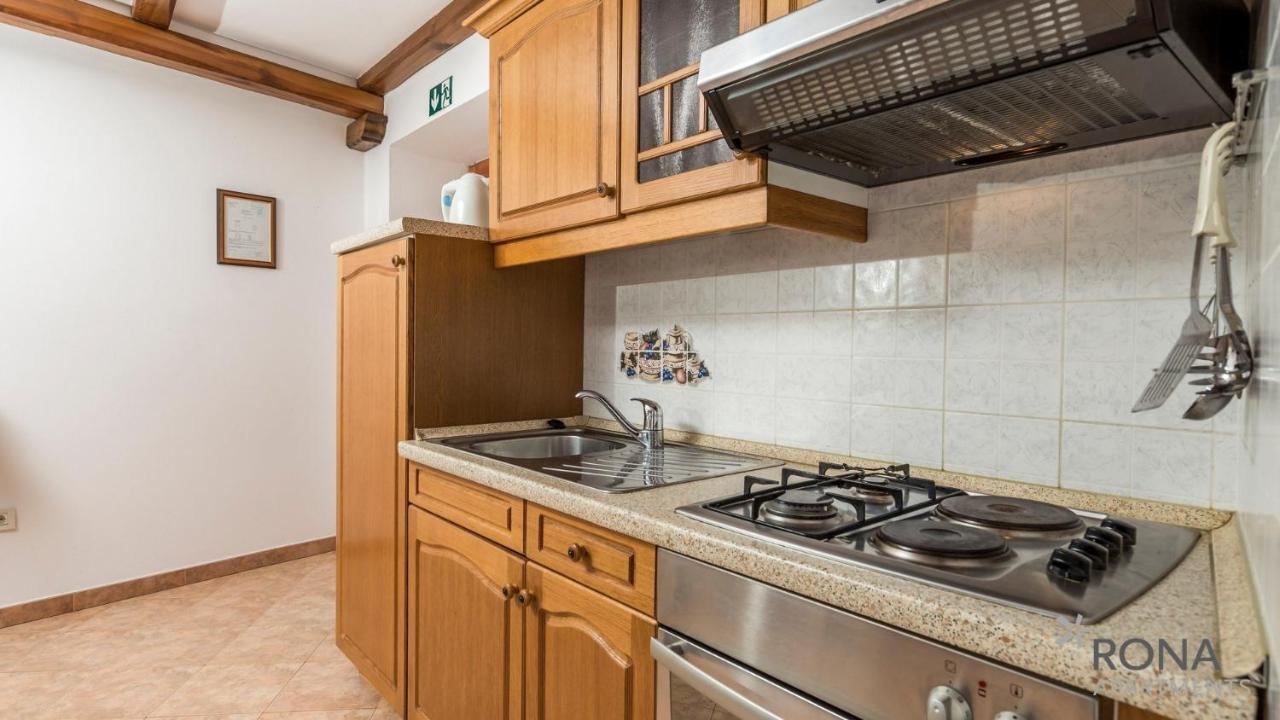 Rona Stone House Apartments Janja Boljun Bagian luar foto